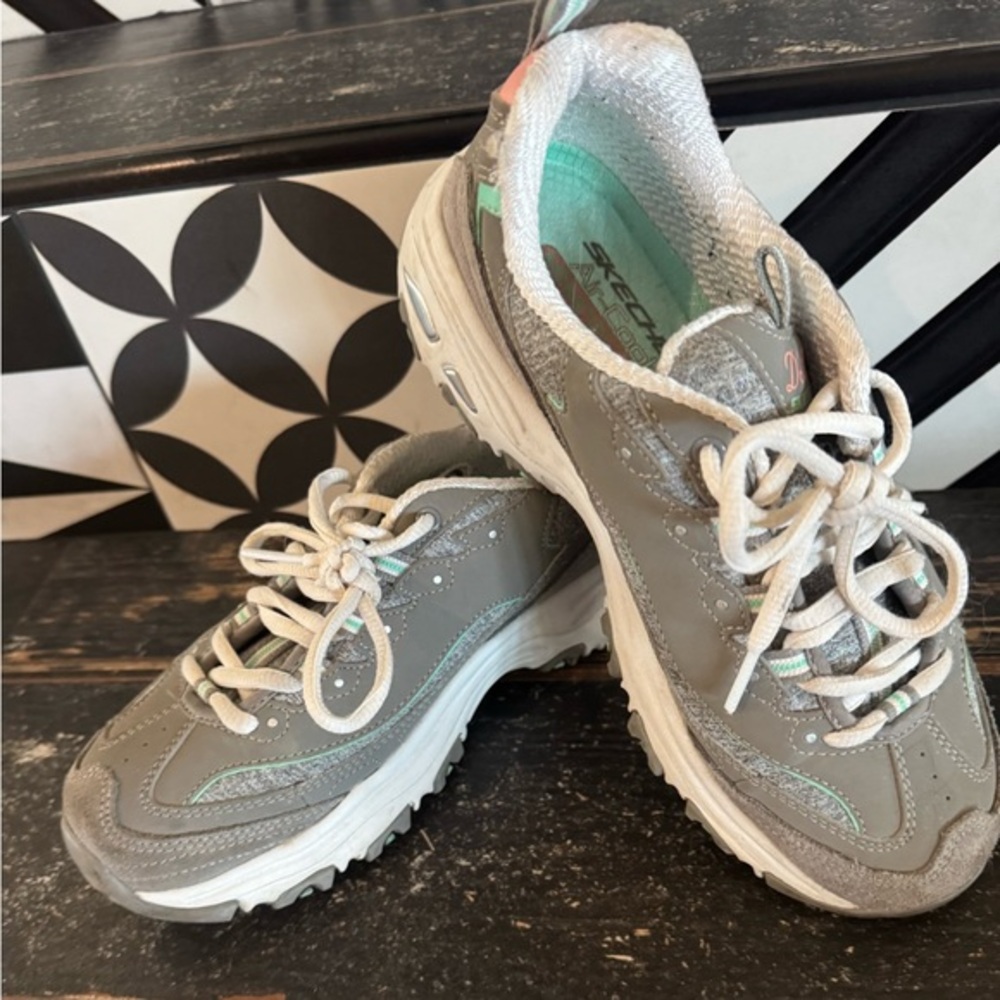 Gray and Mint Athletic Sneakers by SKETCHERS “air cooled” 🤩EXCELLENT CONDITION 🤩